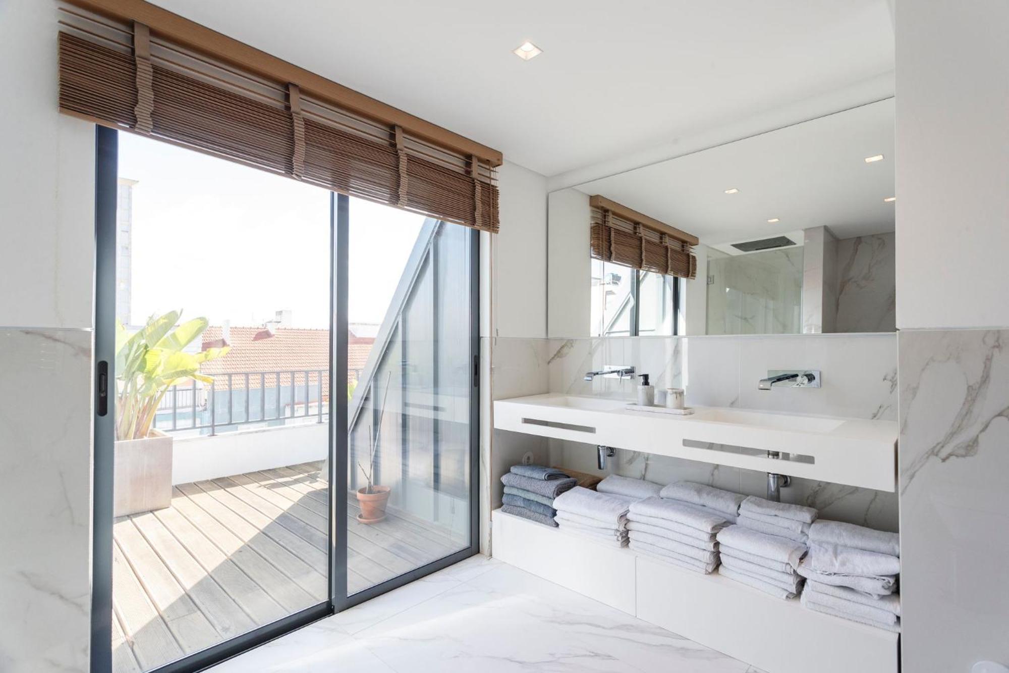 Luxury Suite With Balcony And Shared Accommodation In The Parque Eduardo VII Area Lissabon Buitenkant foto