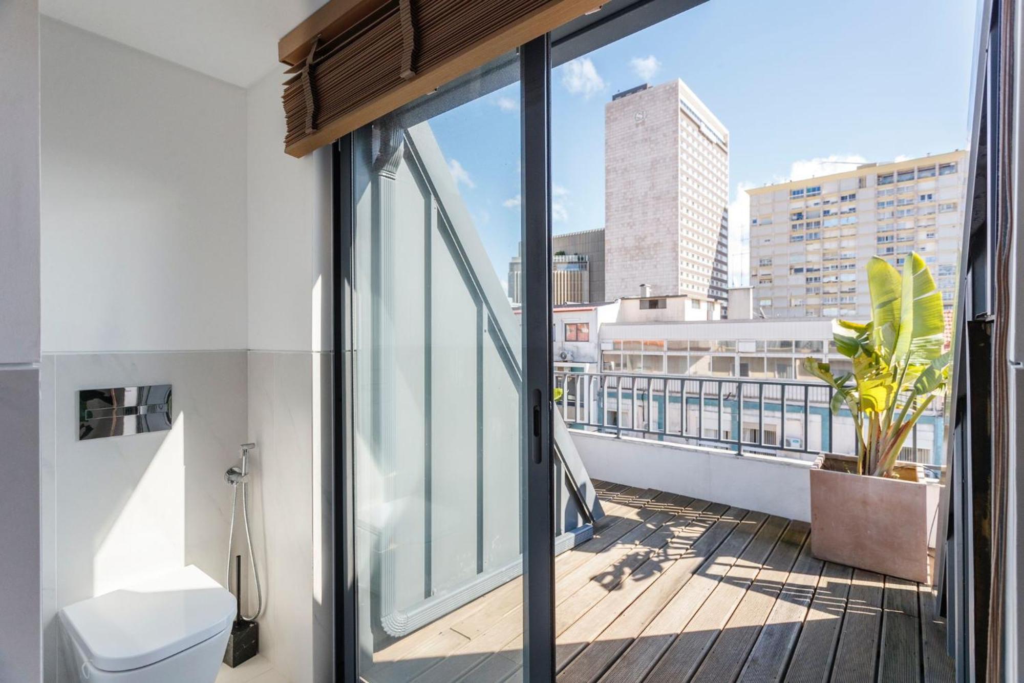 Luxury Suite With Balcony And Shared Accommodation In The Parque Eduardo VII Area Lissabon Buitenkant foto